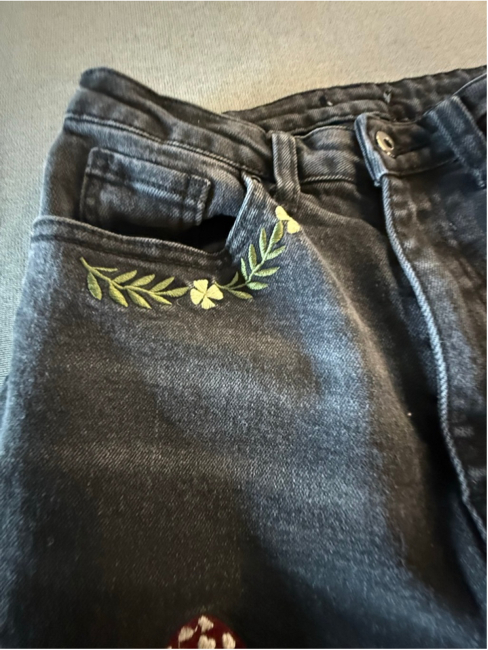 Mushroom & Forest Creature Embroidered Mom Jeans Hot Topic sz 2 - Picture 10 of 16